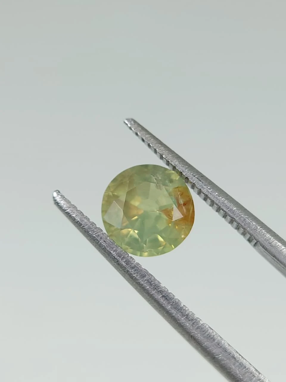 1.37ct Round Cut Natural Sapphire from Nigeria — view 3